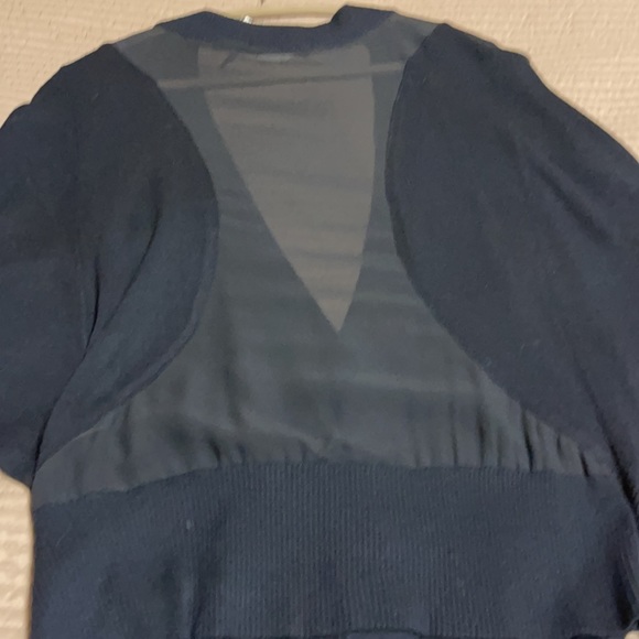 ๐ GUESS NWT SWEATER - Picture 6 of 6